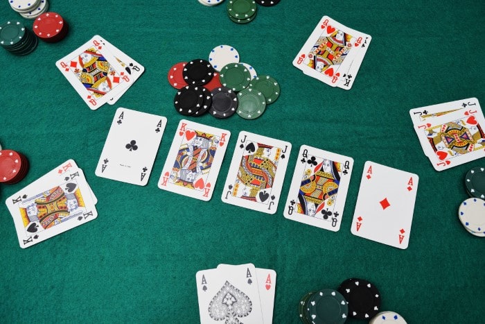 Tham gia chơi poker Thabet ngay hôm nay